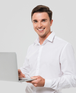 Consultor contábil da DFSantos com expressão acolhedora e profissional.